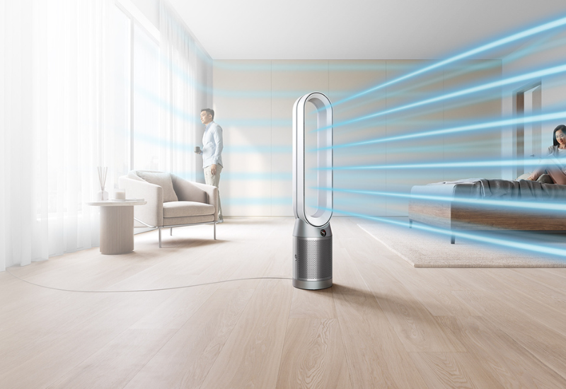 Η συσκευή Dyson Purifier Cool Gen1 καθαρίζει τον αέρα σε χώρο διαβίωσης.